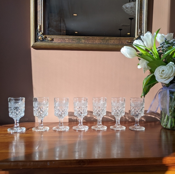 Vintage 80s Crystal Cordial Glasses - Set of 7 - Picture 2 of 5